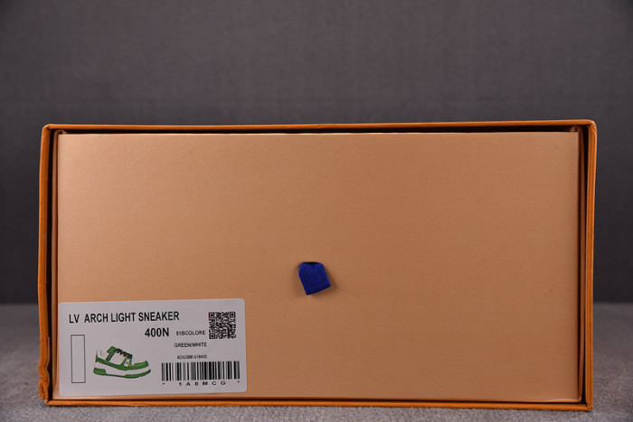 L0VT SNEAKER