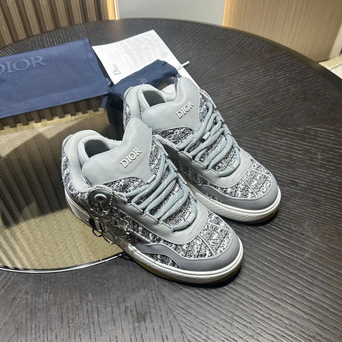D10R B9s SNEAKER