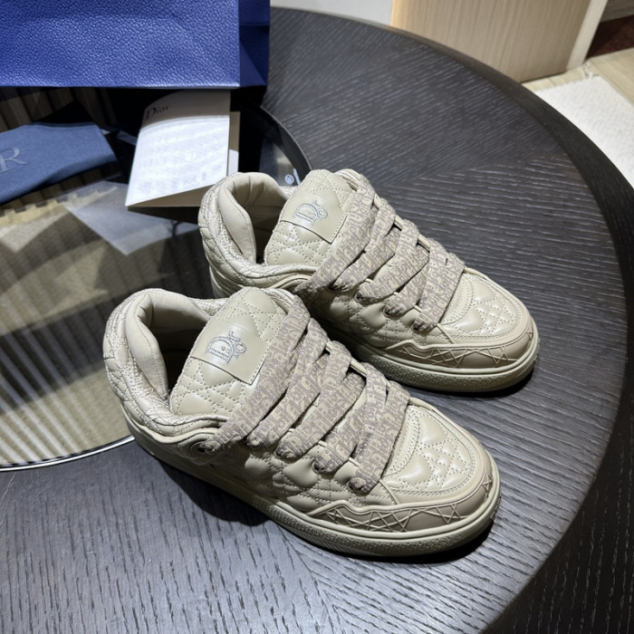 D10R B9s SNEAKER