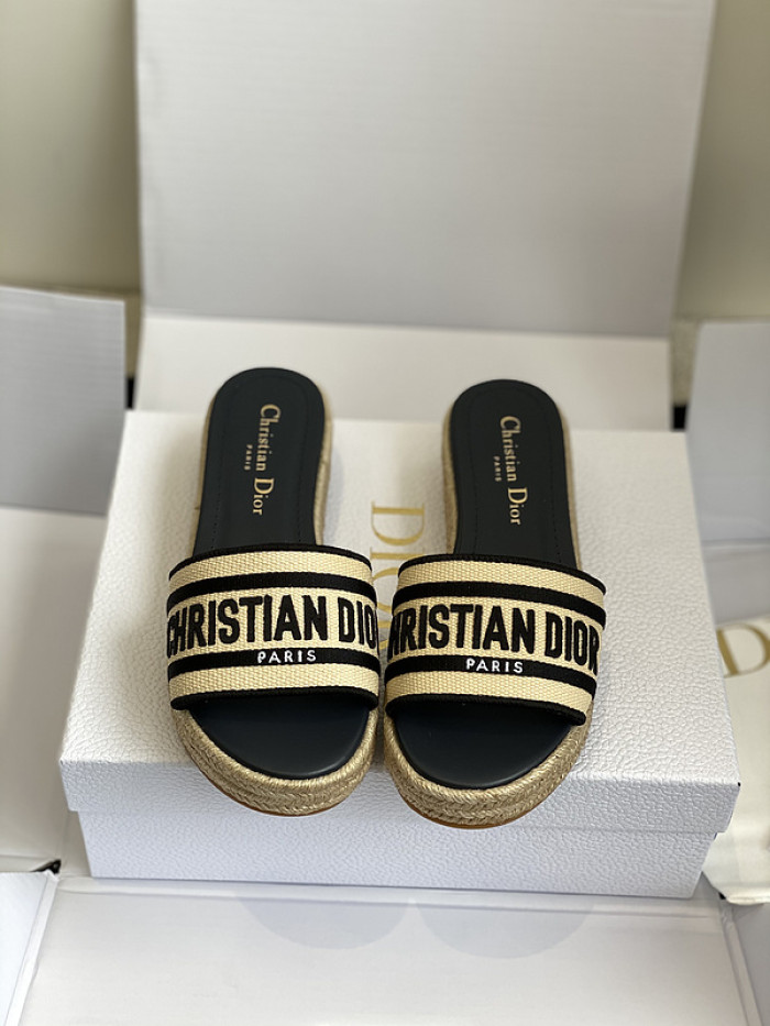d10r sandal