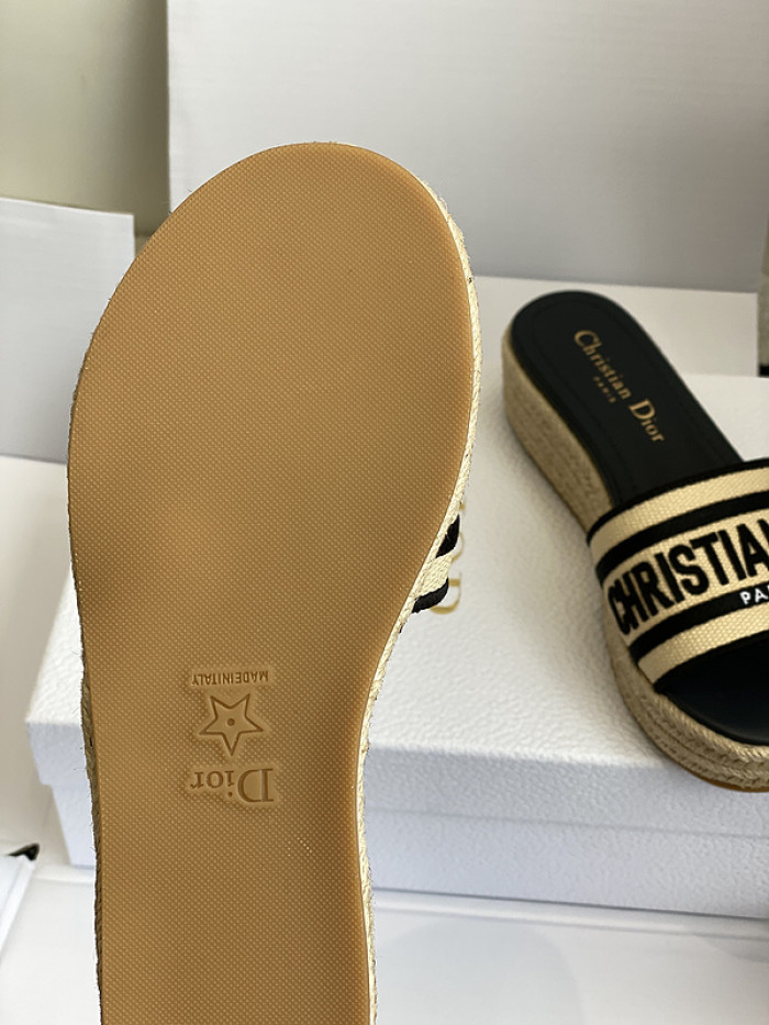 d10r sandal
