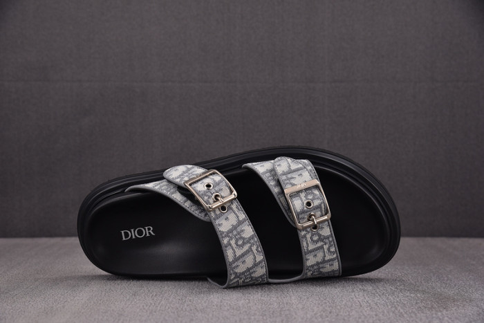 d10r sandal