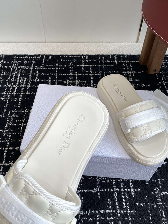 d10r sandal