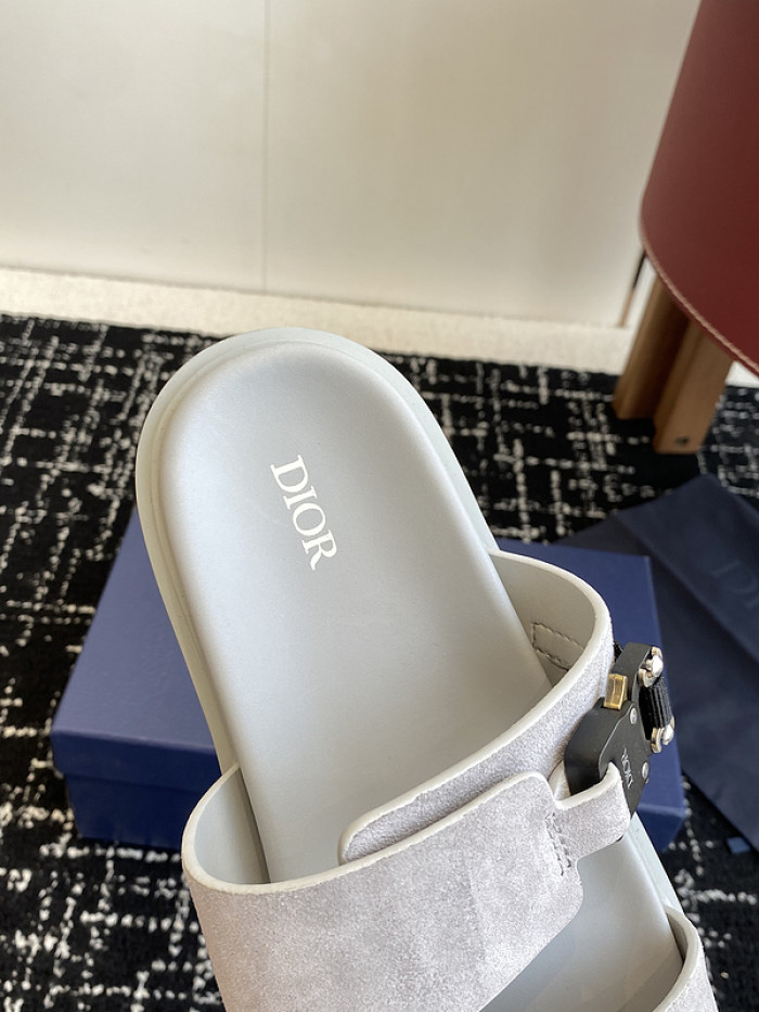 d10r sandal