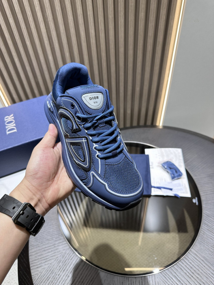 D10R SNEAKER