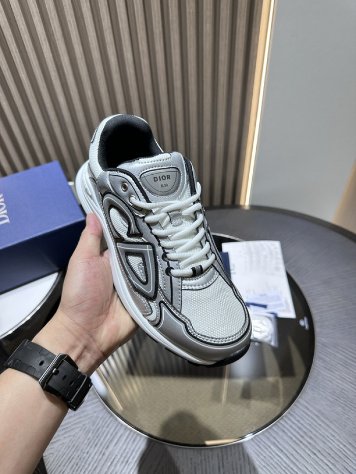 D10R SNEAKER