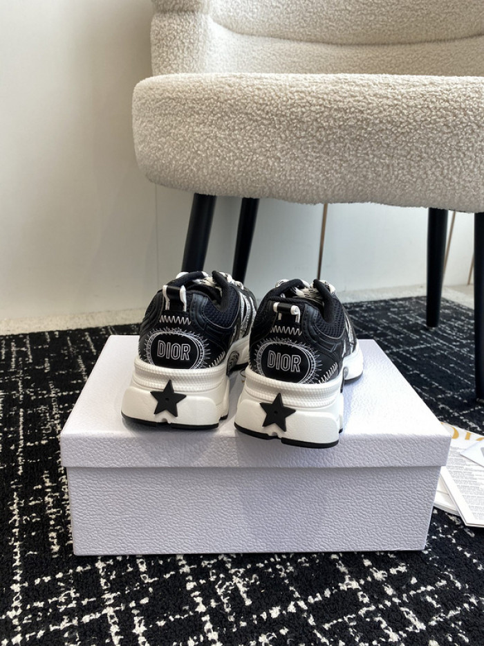 D10R SNEAKER