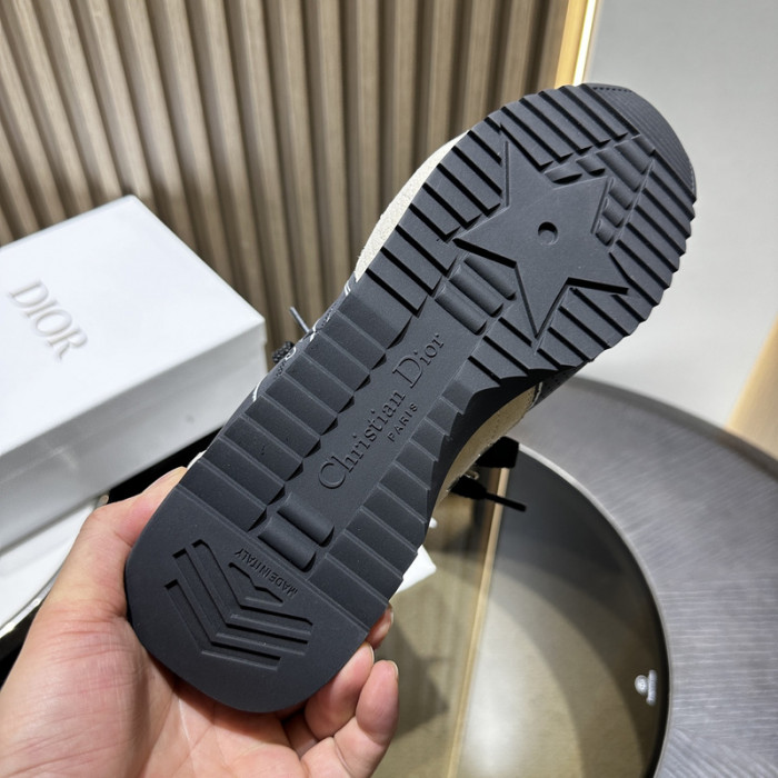 D10R SNEAKER