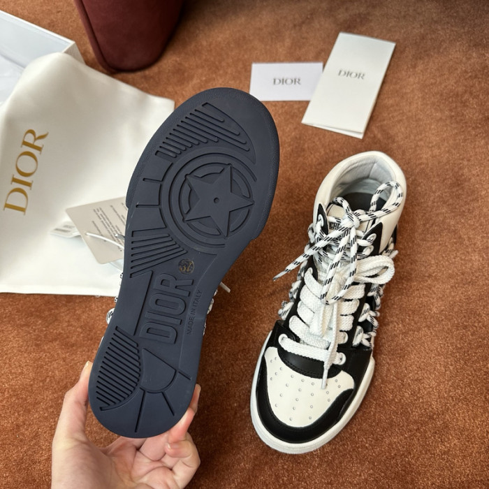 D10R SNEAKER