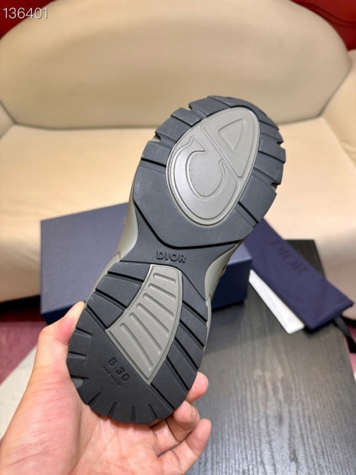 D10R SNEAKER