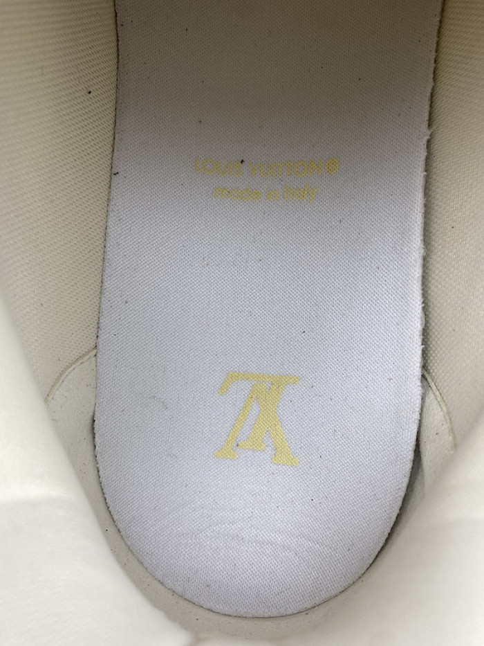 L0VT SNEAKER