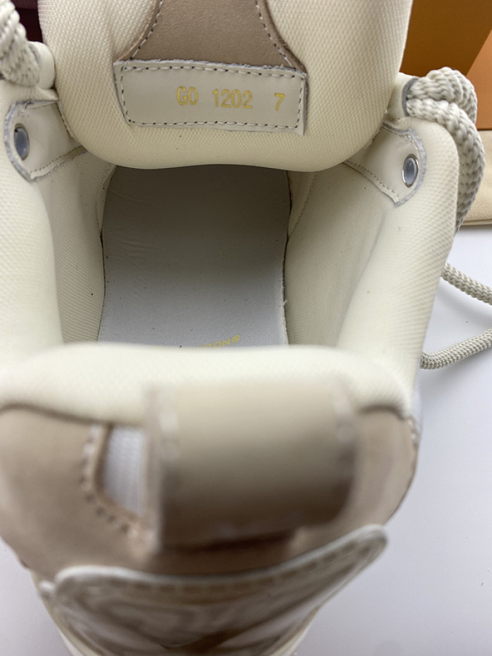 L0VT SNEAKER
