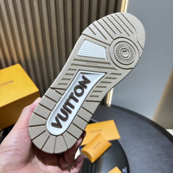 L0VT SNEAKER