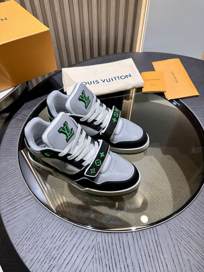 L0VT SNEAKER