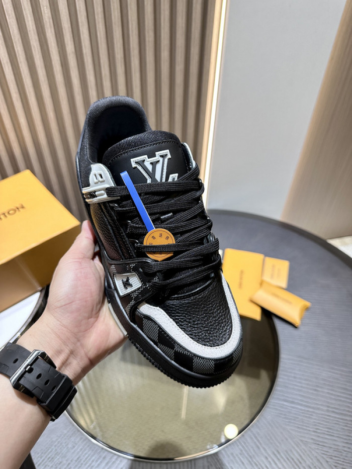 L0VT SNEAKER