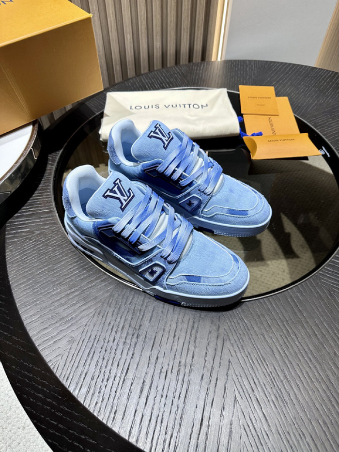 L0VT SNEAKER
