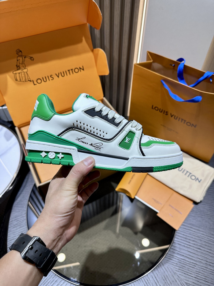 L0VT SNEAKER