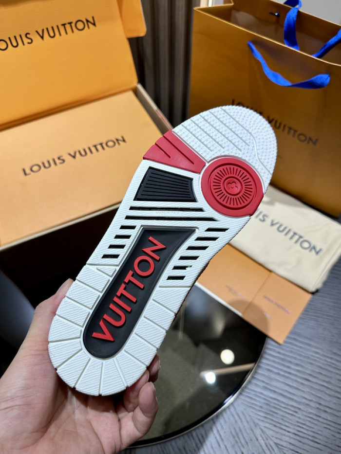 L0VT SNEAKER