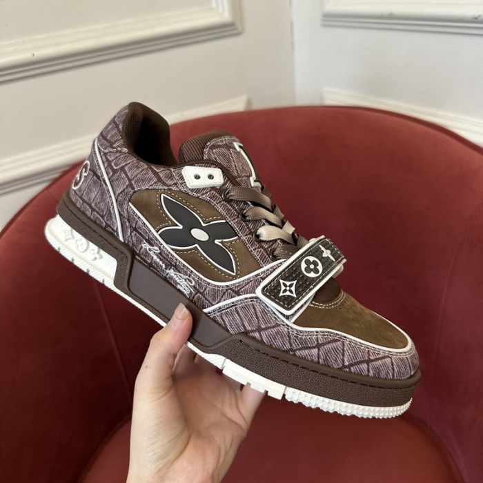 L0VT SNEAKER