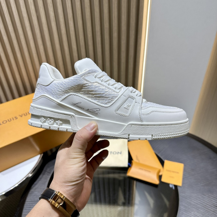 L0VT SNEAKER
