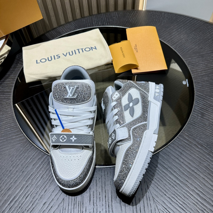 L0VT SNEAKER