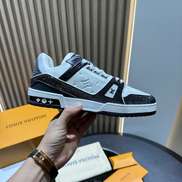 L0VT SNEAKER