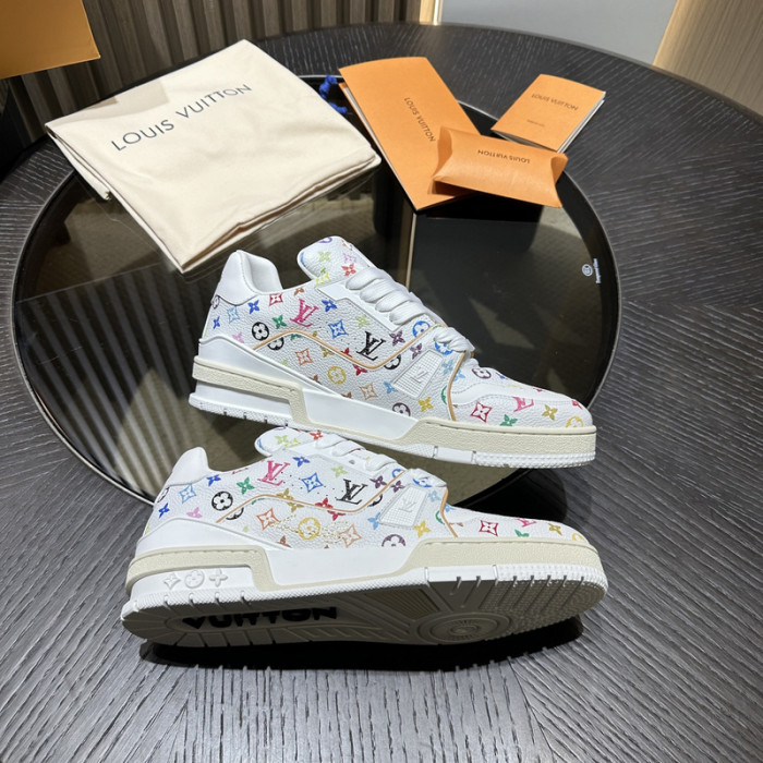 L0VT SNEAKER