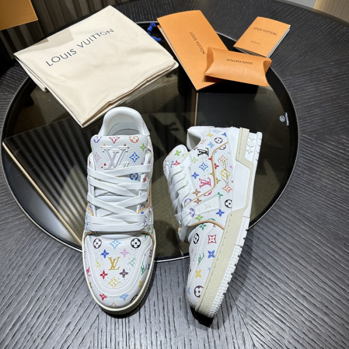 L0VT SNEAKER
