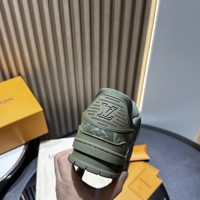 L0VT SNEAKER