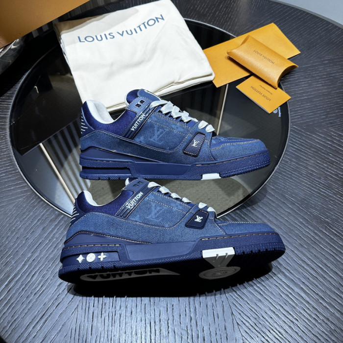 L0VT SNEAKER