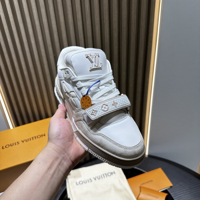 L0VT SNEAKER