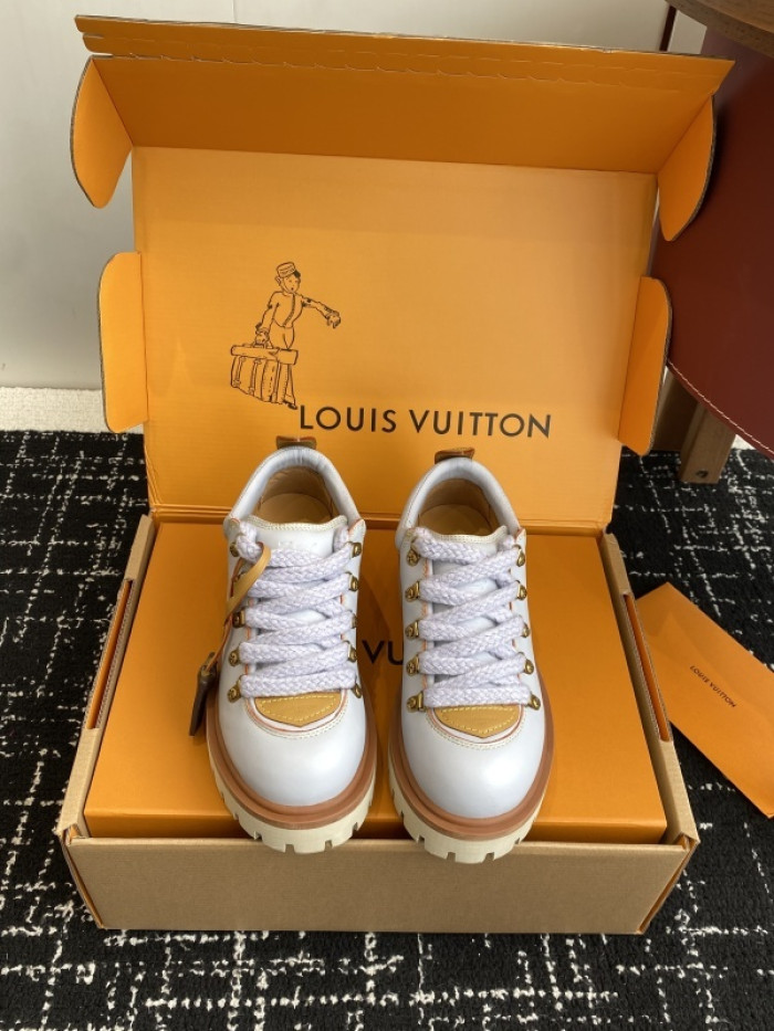 L0VT SNEAKER