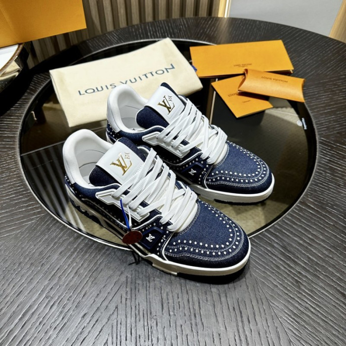 L0VT SNEAKER