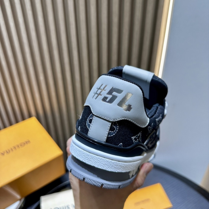 L0VT SNEAKER