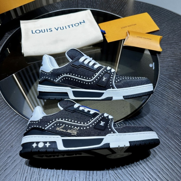 L0VT SNEAKER
