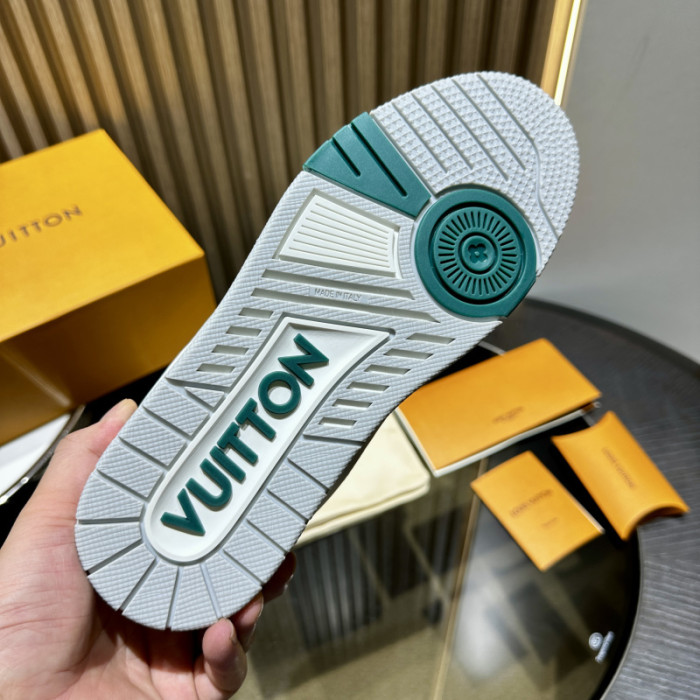 L0VT SNEAKER