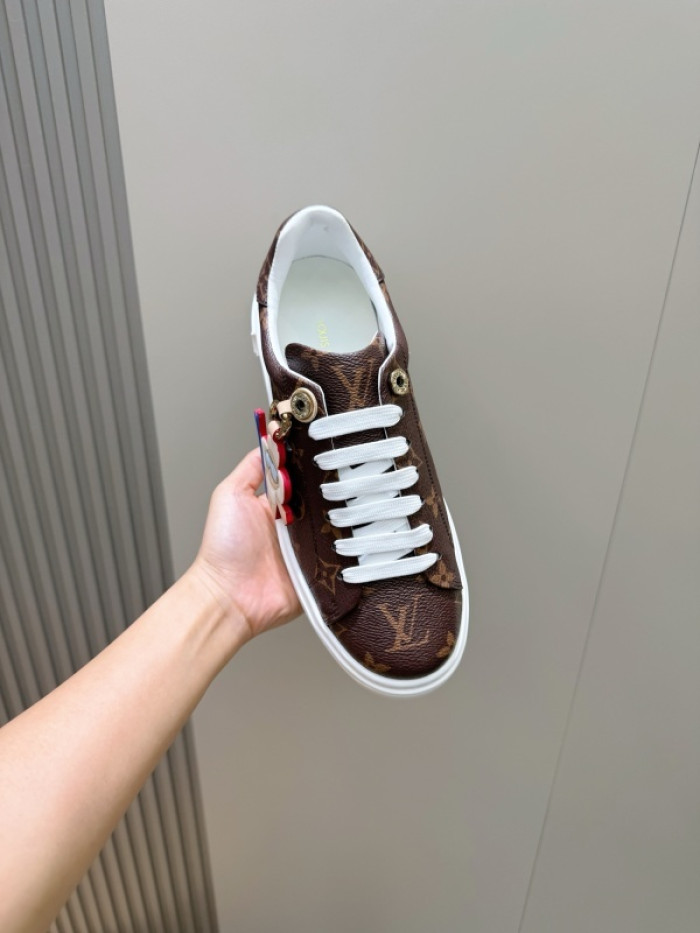 L0VT SNEAKER