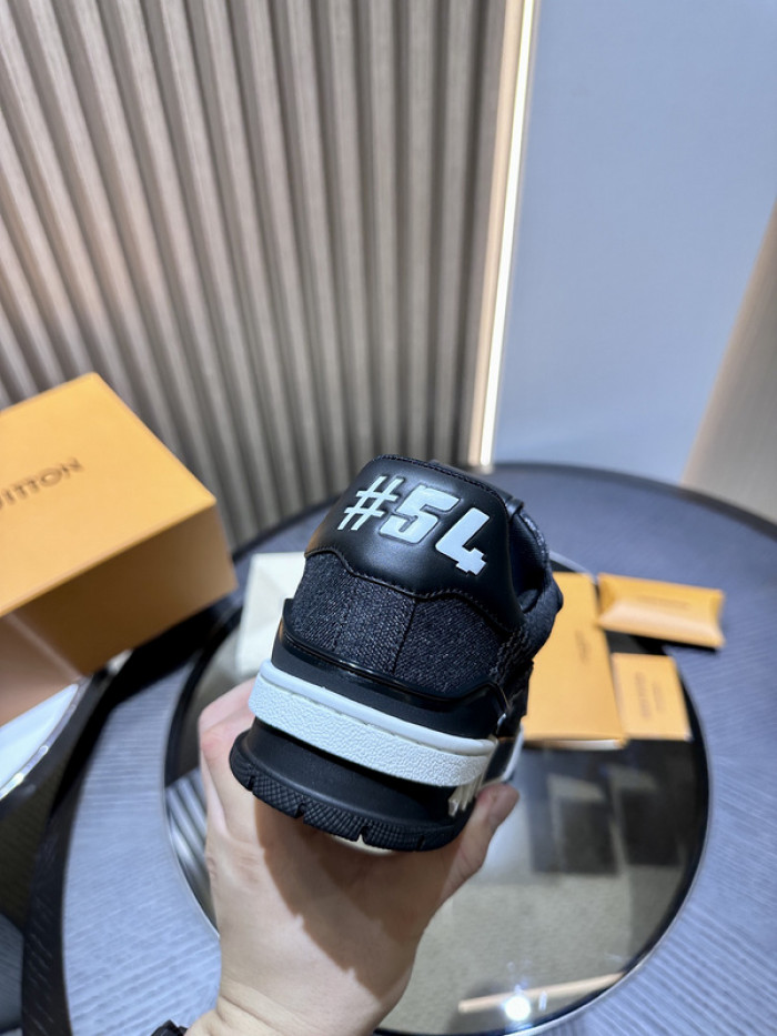 L0VT SNEAKER