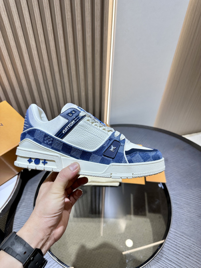 L0VT SNEAKER