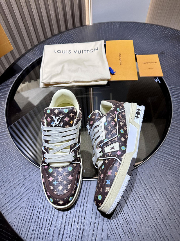 L0VT SNEAKER