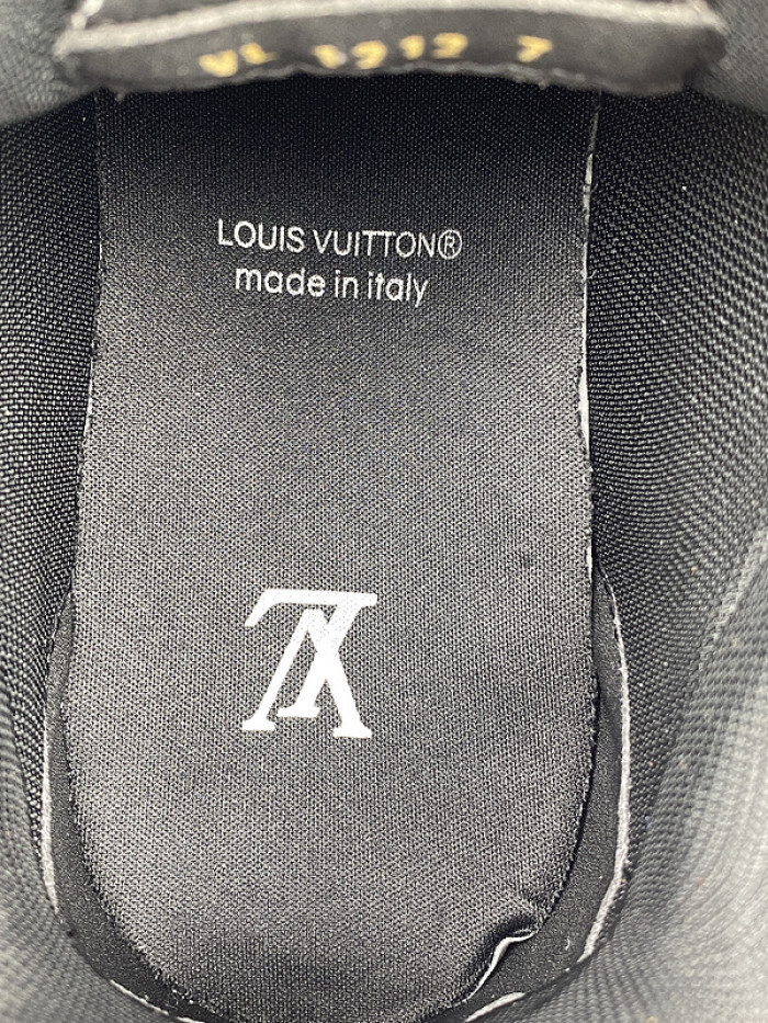 L0VT SNEAKER
