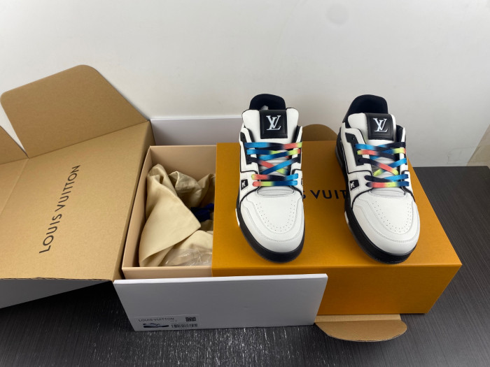 L0VT SNEAKER