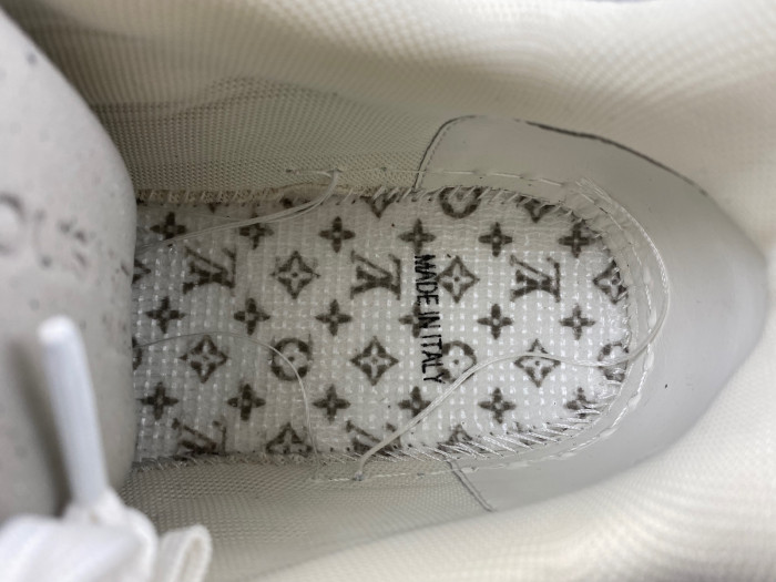 L0VT SNEAKER