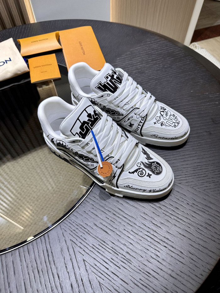L0VT SNEAKER