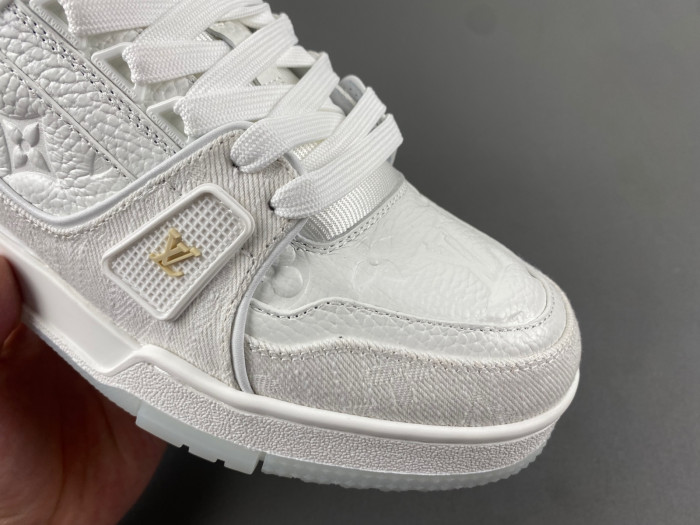 L0VT SNEAKER