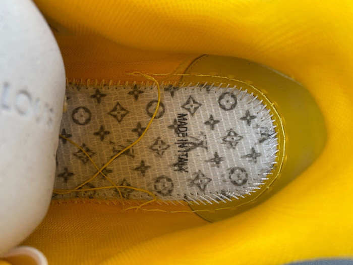 L0VT SNEAKER