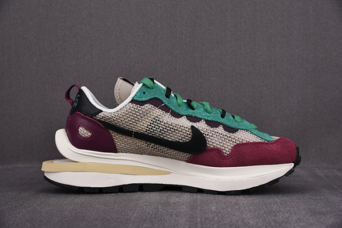 SACAI X NIKE VAPORWAFFLE "STRING/BLACK VILLAIN-RED" DD3035-200